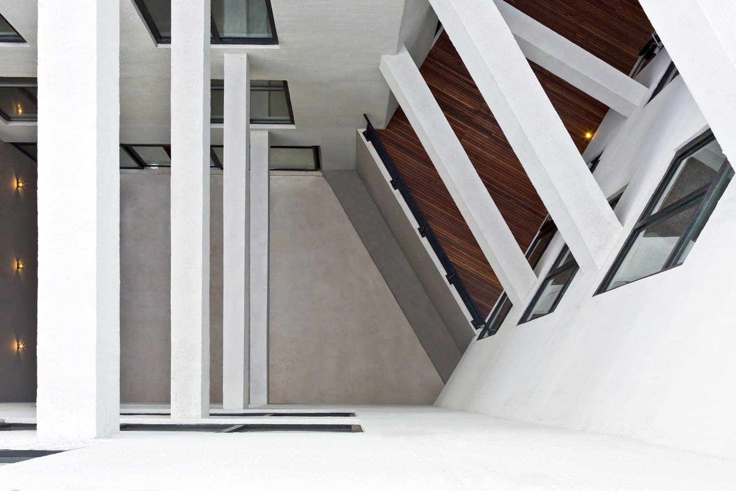 Courtyard Atrium Building — image 4